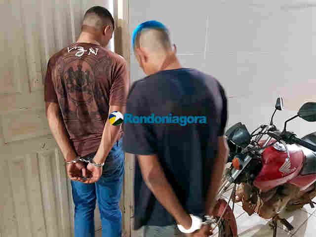 Assaltantes são presos com arma caseira e moto roubada na capital