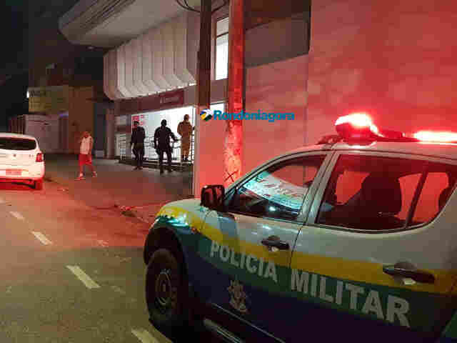 Fumaça em agência bancária mobiliza equipes dos Bombeiros e PM