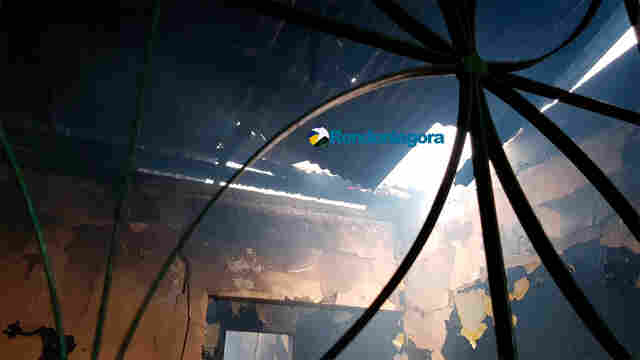 Vídeo: Incêndio de grandes proporções destrói residência na Zona Sul