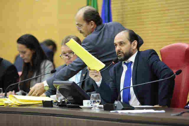 Aprovado projeto do presidente da Assembleia que suspende eleições de diretores de escolas públicas