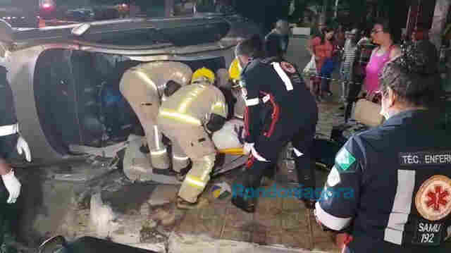 Motorista fica preso às ferragens em grave acidente na Capital; veja vídeo do resgate