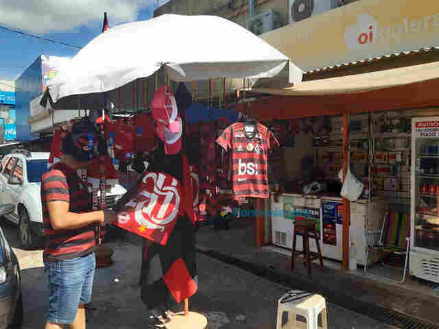 Vendas de bandeiras e camisas do Flamengo disparam