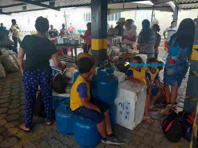 Moradores de distritos se instalam na Câmara e cobram retorno do transporte escolar