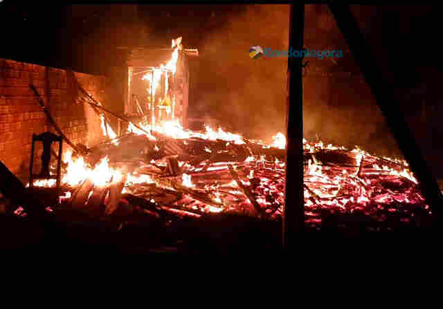 Incêndio destrói casa na Zona Sul