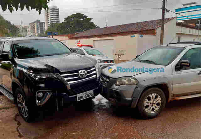 Pastor tem mal súbito e morre após colisão de carro na Capital