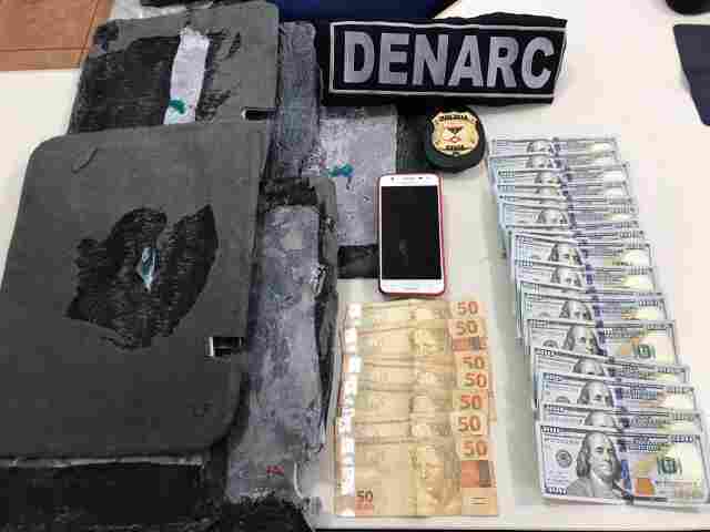 Denarc prende cinco por tráfico e contrabando