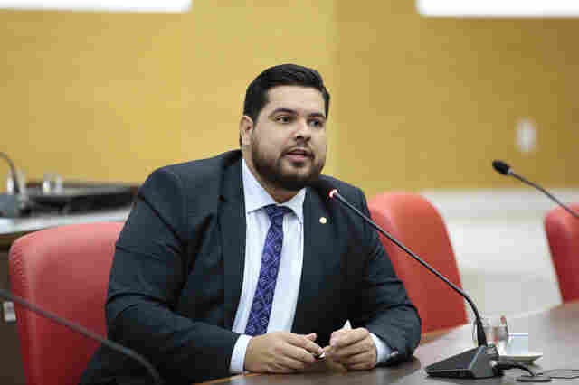 Projeto de Jean Oliveira obriga afixação visível dos nomes da escala de plantão nos postos de saúde