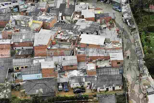 Oito pessoas morrem pisoteadas após confusão em baile funk