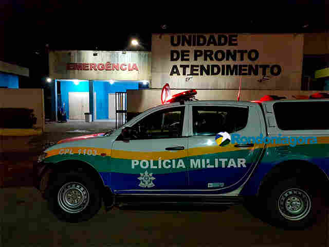 Adolescente leva tiro em frente de casa de eventos