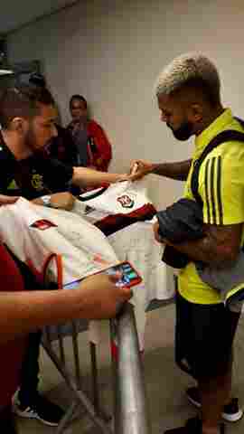 Camisa do Flamengo autografada será leiloada neste domingo em Ouro Preto