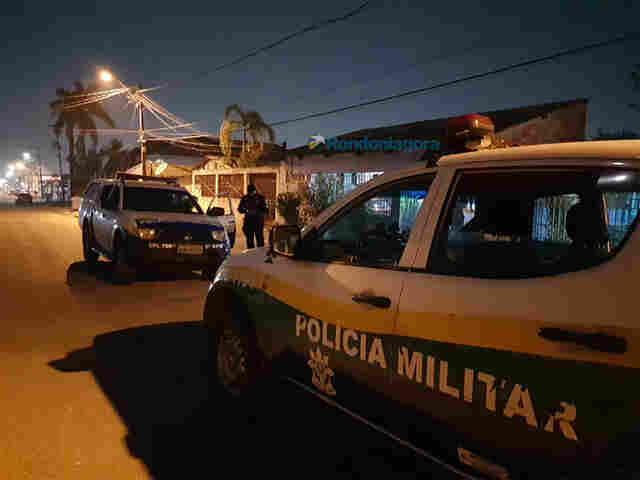 Sargento da PM reage a roubo e troca tiros com assaltantes dentro de casa