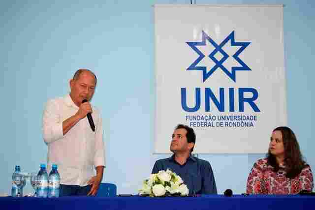 Coronel Chrisostomo destaca o desenvolvimento de Guajará-Mirim em encontro com acadêmico da UNIR