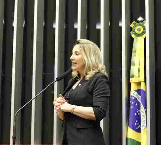 Em discurso indignado, Jaqueline Cassol diz que aumento proposto pela Energisa é assalto ao consumidor de Rondônia