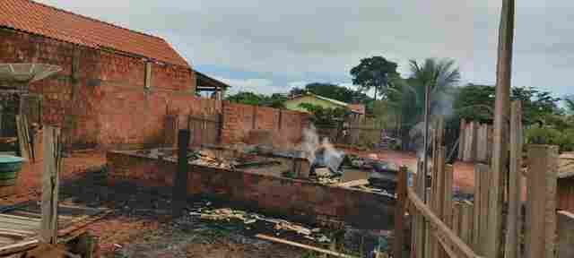 Criança de 3 anos morre carbonizada durante incêndio em residência