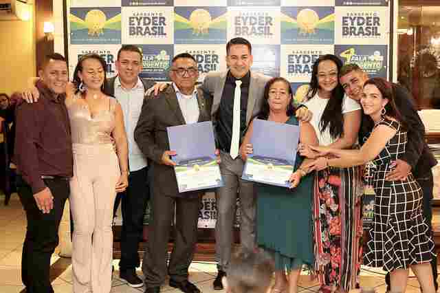 Deputado Eyder Brasil concede diploma Amigo do Gabinete Força e Honra