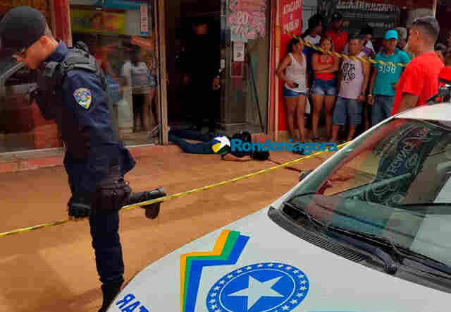 Dono de relojoaria reage e mata bandido a tiros durante tentativa de assalto