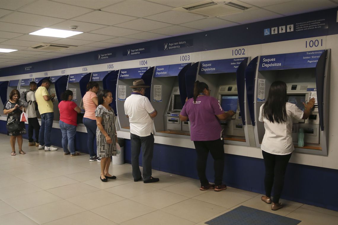 Caixa começa a pagar valor complementar do saque imediato do FGTS