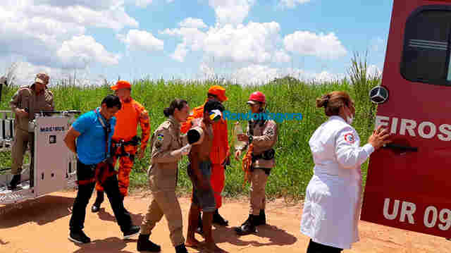 Jovem que subiu em torre na Capital diz que perdeu o emprego e brigou com a namorada