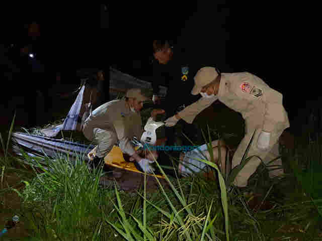 Motorista perde controle da direção de carro e cai em vala na Capital