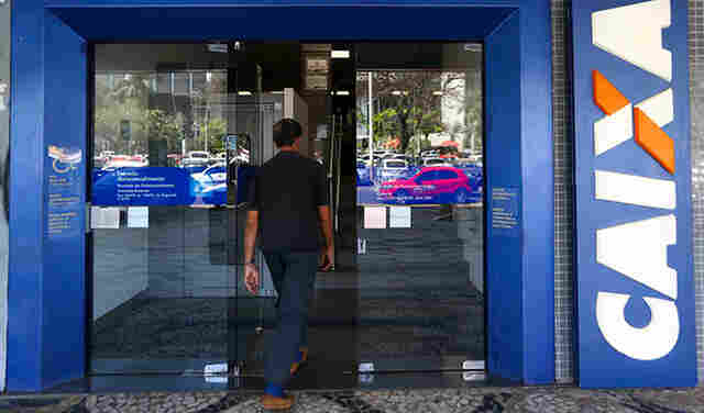 Bancos funcionam nesta segunda, mas só reabrem na quinta