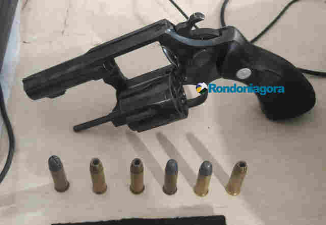 Jovem é preso portando revólver na cintura em Porto Velho