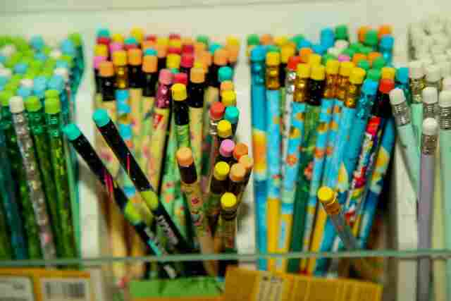 Pais devem ficar atentos com materiais escolares e matrícula dos filhos, alerta Procon