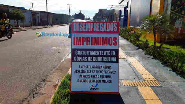 Gráfica imprime currículos gratuitamente para desempregados