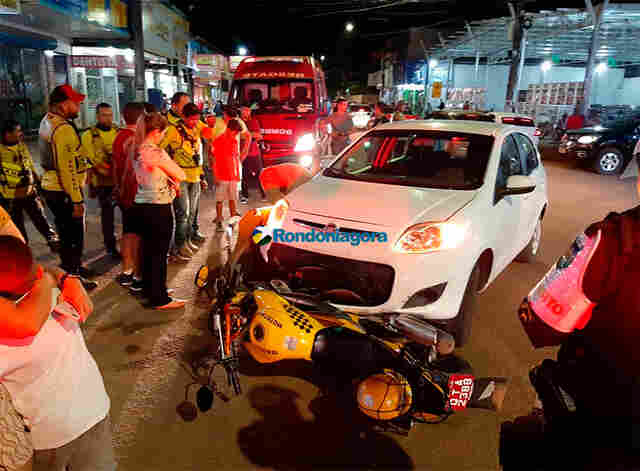 Colisão frontal deixa mototaxista em estado grave