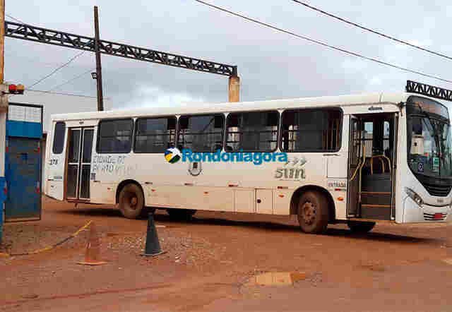 Ônibus voltam a circular na Capital com trabalhadores que não aceitaram ação de sindicato; PM garante saída