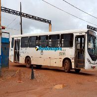 &Ocirc;nibus voltam a circular na Capital com trabalhadores que n&atilde;o aceitaram a&ccedil;&atilde;o de sindicato; PM garante sa&iacute;da