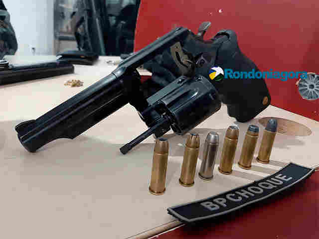 Batalhão de Choque prende dupla com revólver em carro no Cristal da Calama