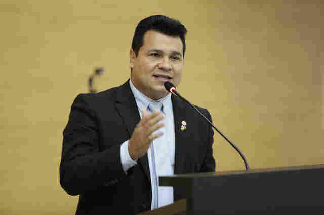 Deputado Marcelo Cruz nega que usou recursos públicos em cirurgia estética