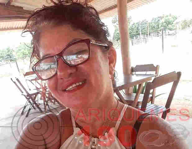 Dona de balneário é morta com três tiros