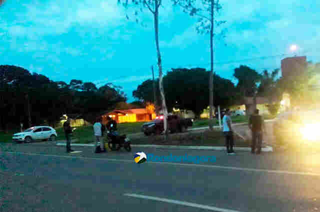 Casal é preso com moto roubada por policiais da furtos e roubos; foragido é capturado