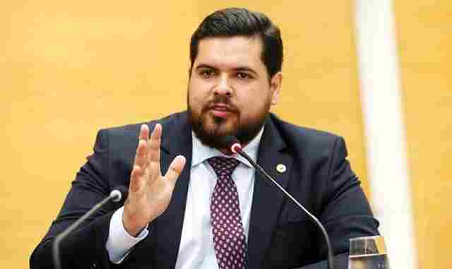 Jean Oliveira recebe reivindicação de escola de Nova Brasilândia