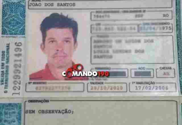 Homem é morto a facadas em bar