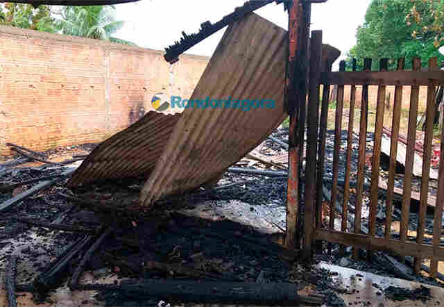 Incêndio destrói casa dos pais de jovem assassinado na Capital