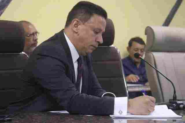 Edesio Fernandes anuncia reunião para tratar destinação dos resíduos de vidros e Plásticos