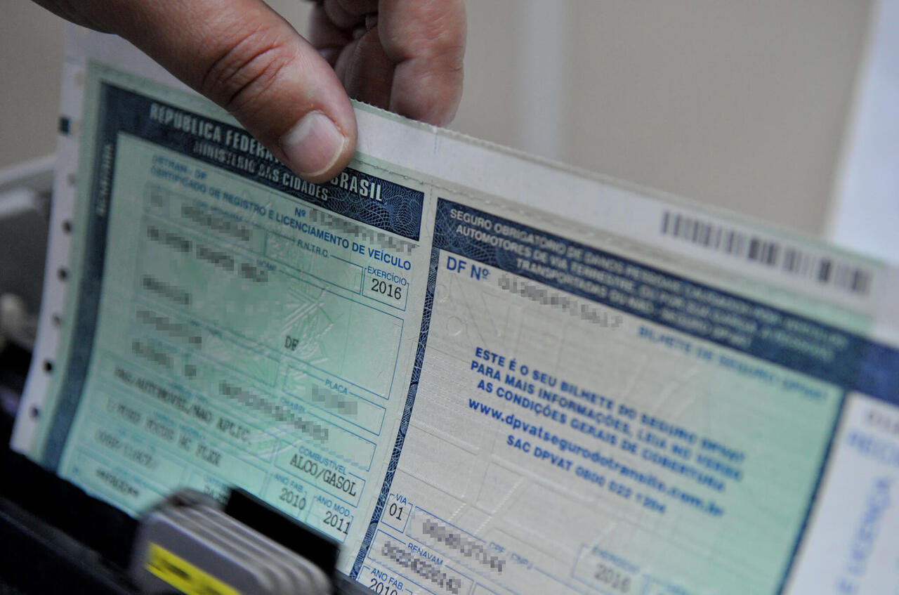 Usuários podem fazer a comunicação de venda no Detran ou em cartórios credenciados