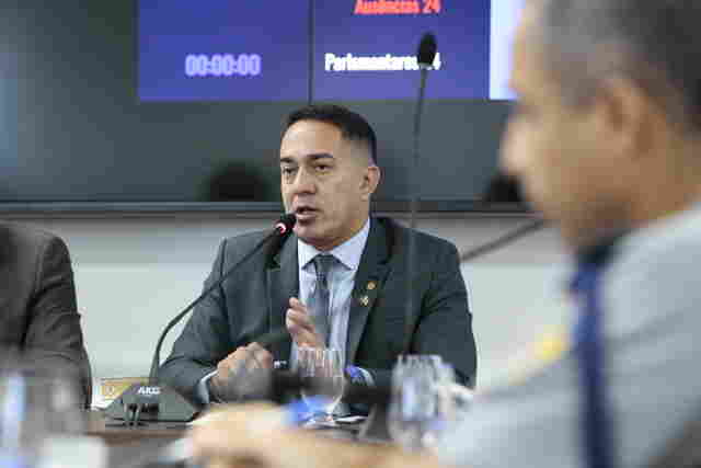 Deputado Eyder Brasil busca diálogo sobre problemas na saúde de Guajará-Mirim