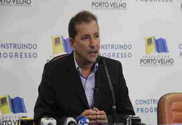 Revoltado, prefeito Hildon Chaves manda vereadora falar a verdade sobre as obras do Flamboyant