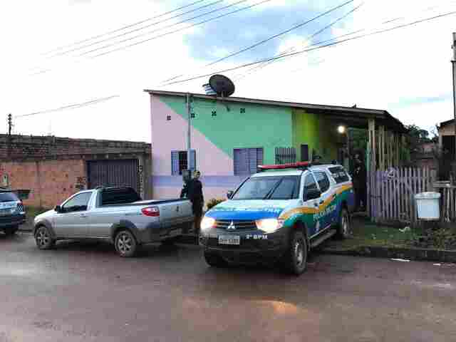 Mulher mata marido com facada no coração na Capital