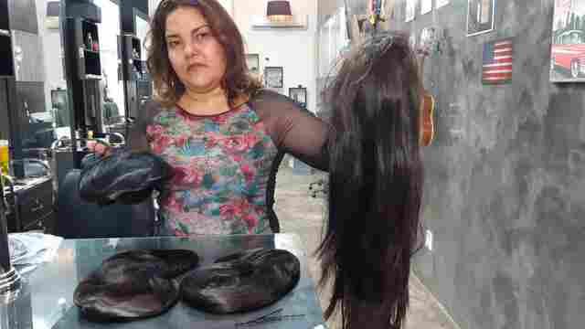 Solidariedade: empresária doa perucas para elevar estima de pacientes com câncer