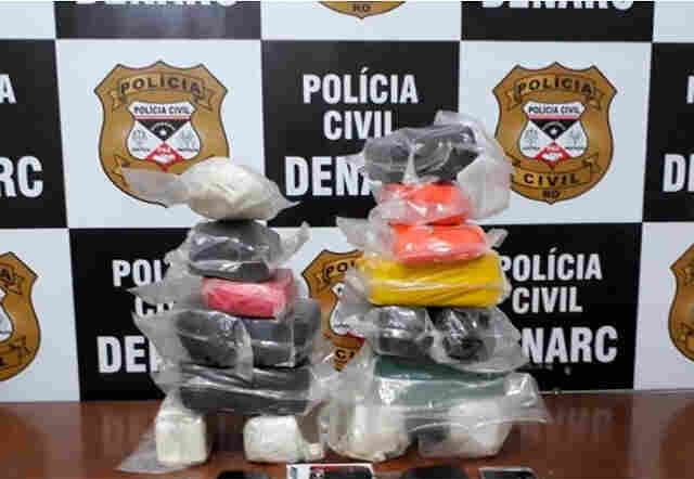Dupla é presa com mais de 20 quilos de cocaína