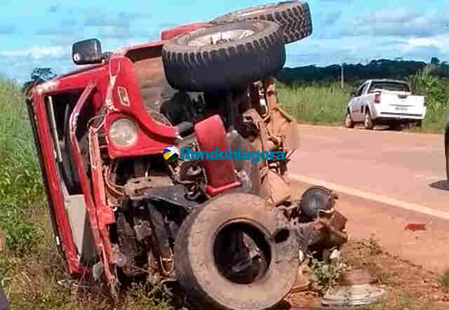 Duas crianças morrem em acidente na BR-364; motorista fugiu