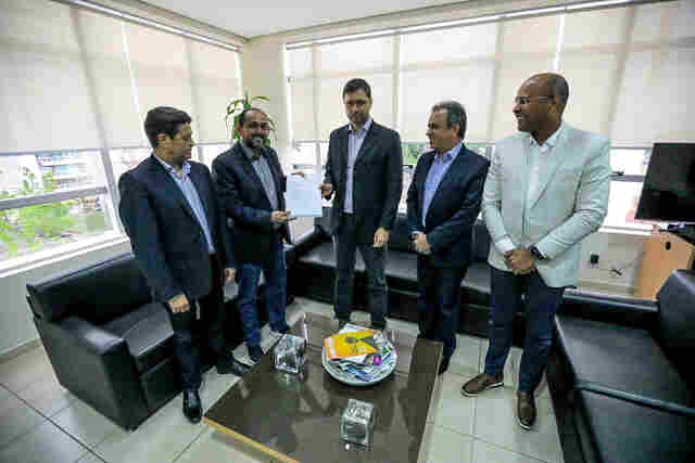 Presidente Laerte Gomes faz entrega oficial da reforma administrativa da Assembleia ao Tribunal de Contas