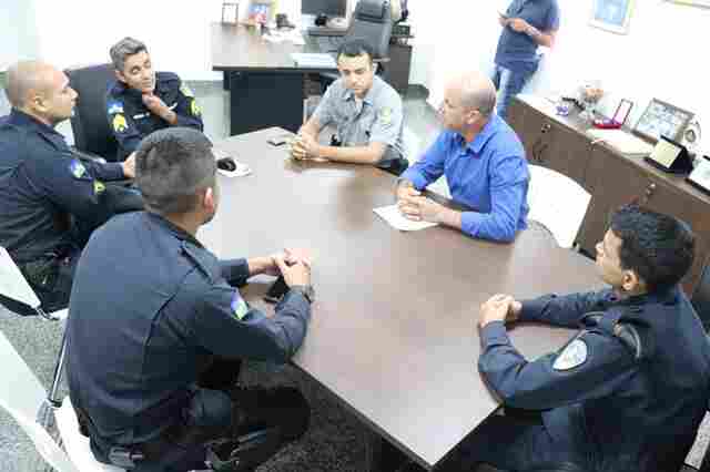 Deputado Ismael Crispin faz compromisso com Banda de música da PM