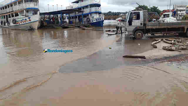 Madeira chega ao nível da rua na área do Cai N’Água