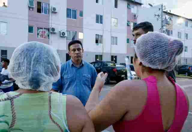 Vereador Edésio Fernandes busca apoio para ambulantes e iluminação no Ulisses Guimarães