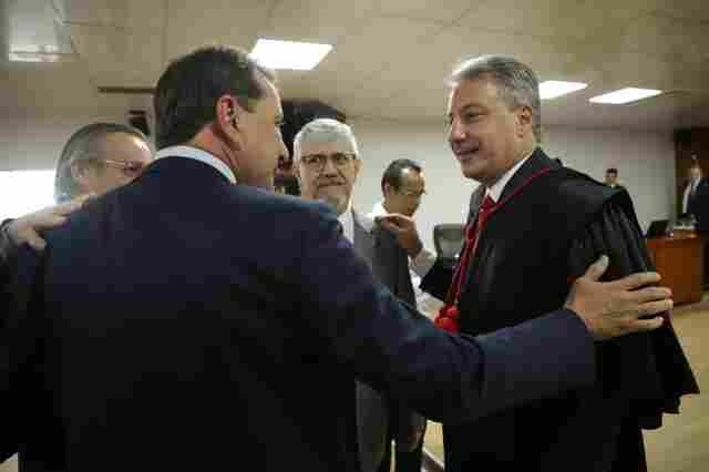 Hildon Chaves prestigia posse do juiz Francisco Borges no TRE